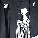 黒紋付に縞袴