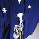 群青地紋付に千筋袴